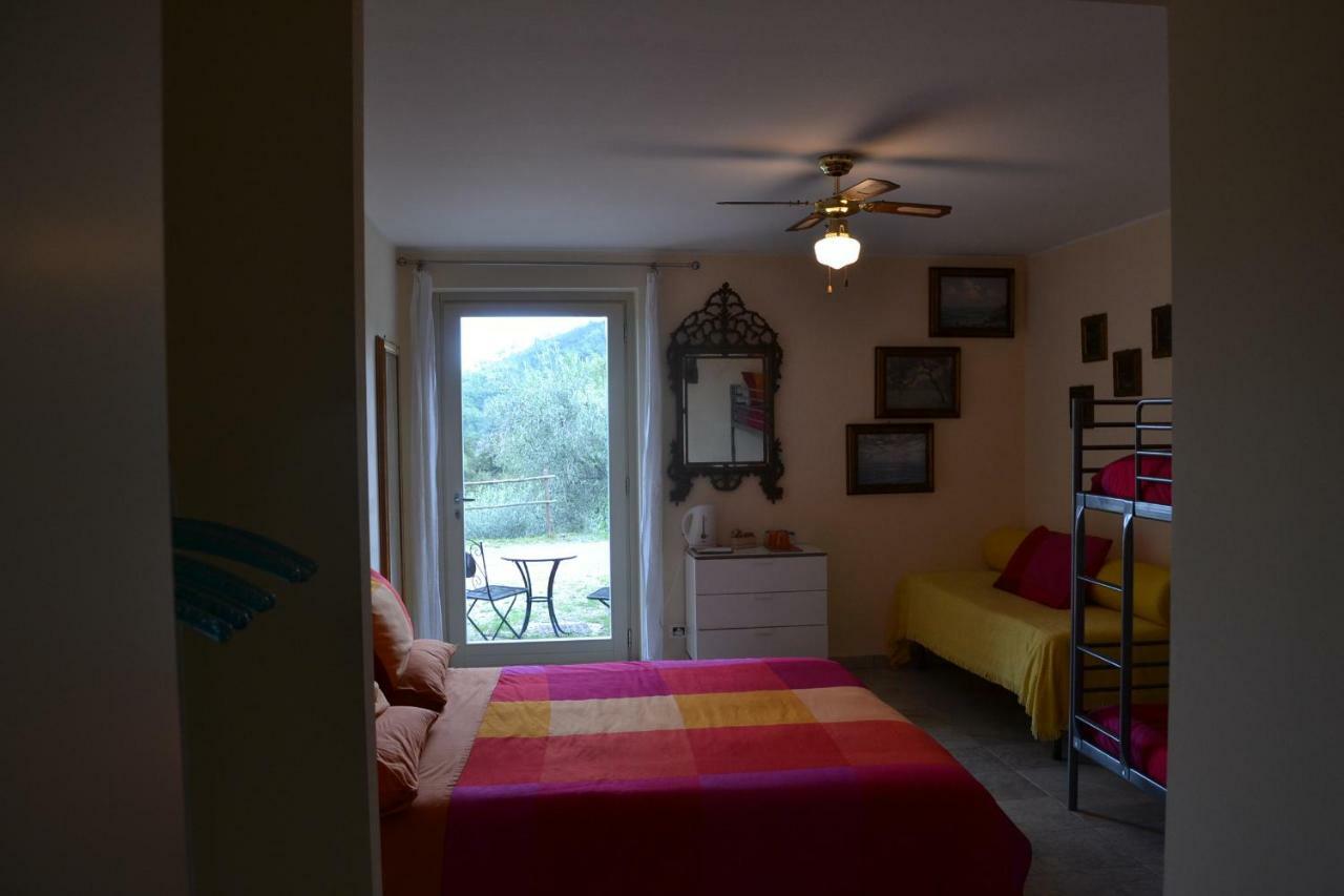 Bed and Breakfast Joie De Vivre Calice Ligure Exterior foto